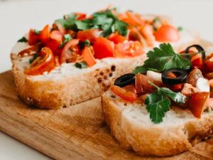 Bruschetta olajbogyóval és fetával recept