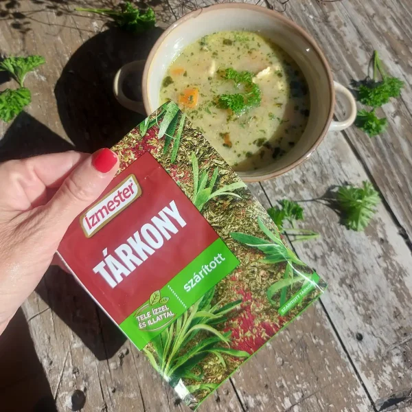 Tárkonyos tejszínes zöldségleves csészében