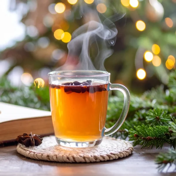 Gőzölgő forralt bor üvegpohárban