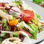 Csirkés saláta hónapos retekkel