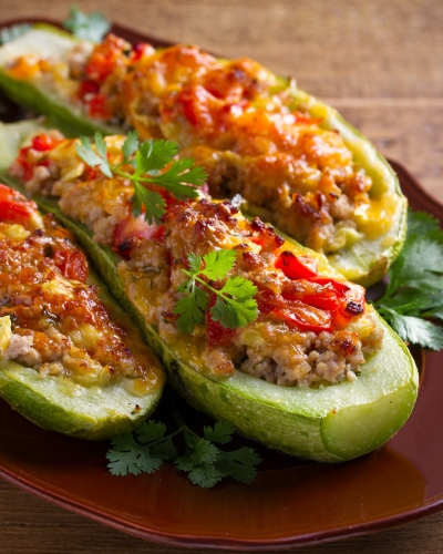darált hússal töltött cukkinihajók