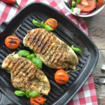 Grillezett csirkemell görög salátával