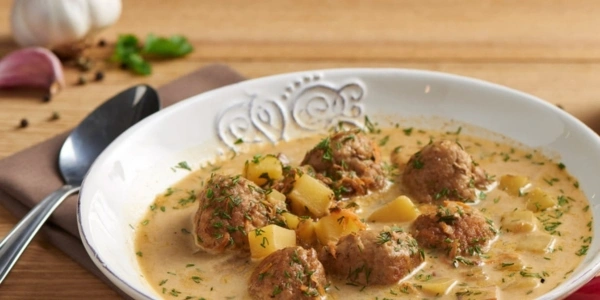 Húsgombócleves kaporral recept