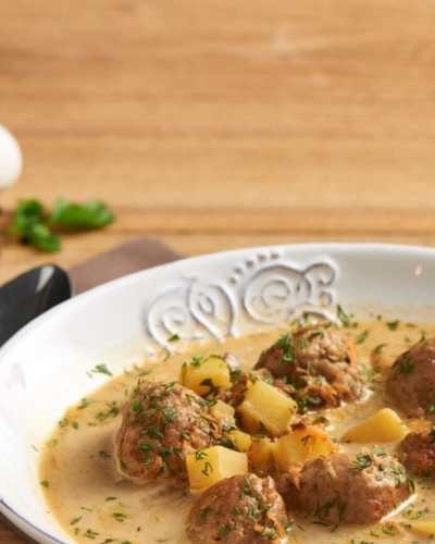 Húsgombócleves kaporral