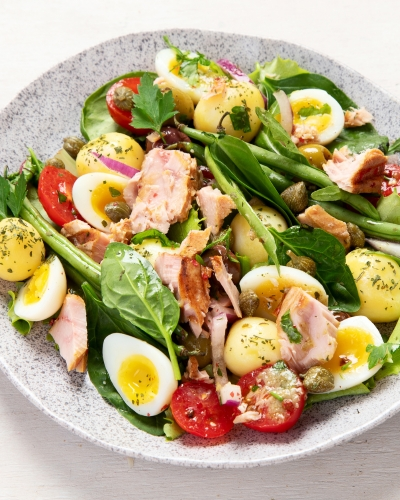 Nizzai saláta tálban