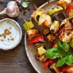 Zöldséges csirkenyárs saslik kapros szósszal